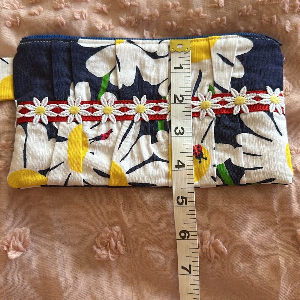 🌼 Lilly Pulitzer daisy fabric handmade ruching detailed wristlet 8.5” x 4.5” - Picture 9 of 10